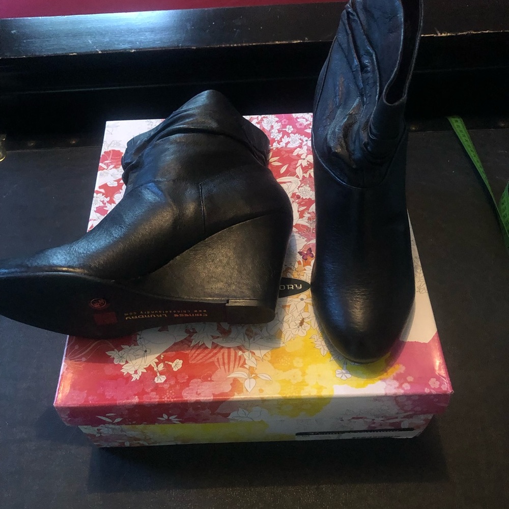 Never worn wedges